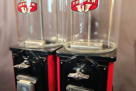 VICTOR TOPPER TWIN "FAT CYLINDER" VENDORS 