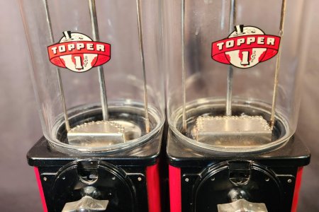 VICTOR TOPPER TWIN "FAT CYLINDER" VENDORS 